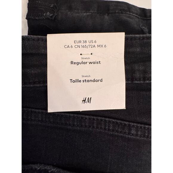 NWT H&M Women's Regular Waist Black Denim Shorts Distressed Size 6 US Stretch - Picture 5 of 6